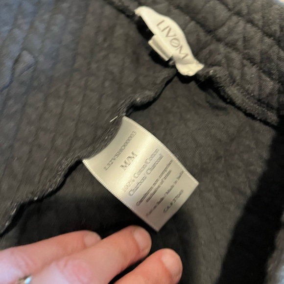 LIVØM Quilted Grey Lounge Shorts – Size M🩶 - Picture 3 of 8